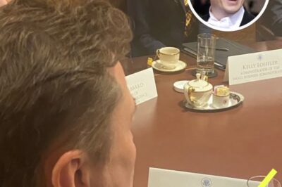 Photo Of Elon Musk At Cabinet Meeting Goes Viral After People Spot What’s Written On His Notepad